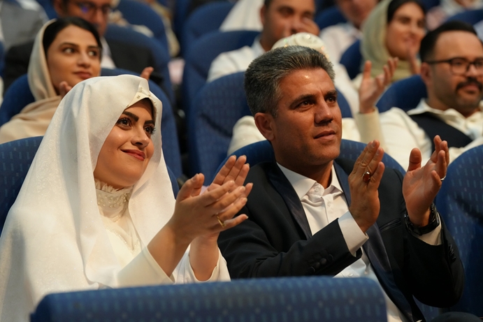 برنامه گزارش ۳ شبکه سه سیما از مراسم ازدواج دانشگاهیان دانشگاه علوم پزشکی تهران با عنوان «با هم تا بهشت»